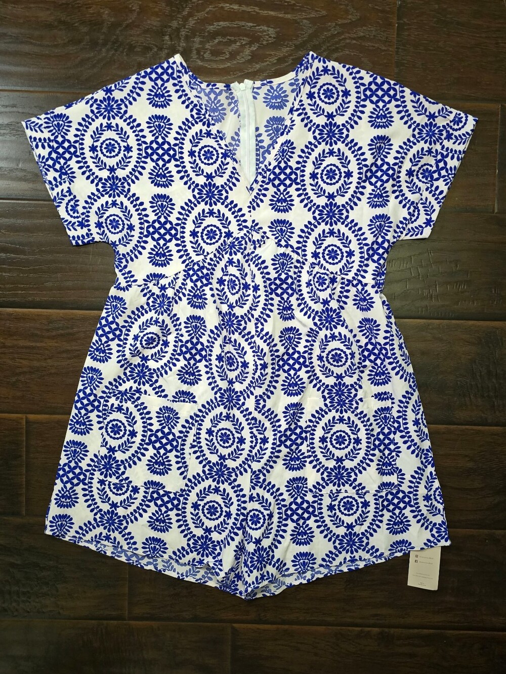 NWT Emery Rose Womens Blue White Patterned Shorts Romper with Pockets Small